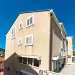 Studio Apartment & Room Ten - Free Parking